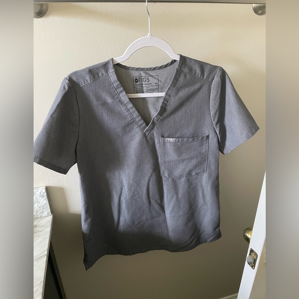 Women’s Figs medium grey scrub set